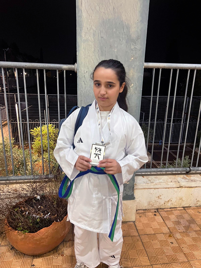 مدرسة حسني عرار للكراتيه وفنون القتال تتألق في بطولة كأس الناصرة القطرية 2025